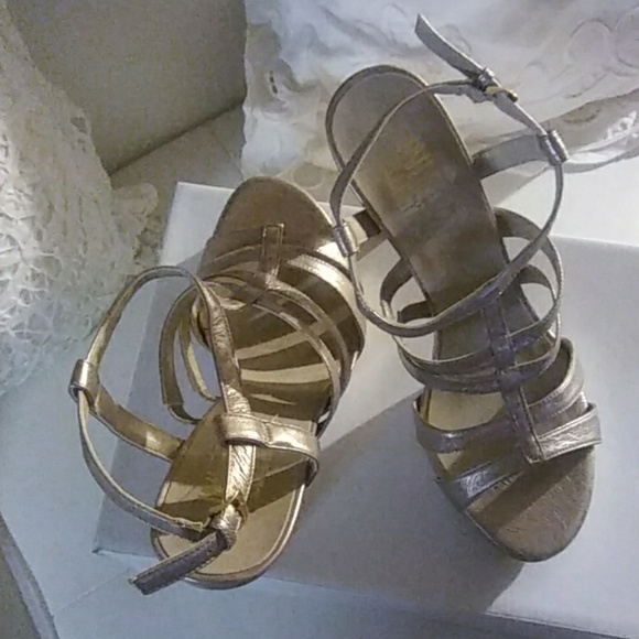 Shoes - Picture 3 of 4